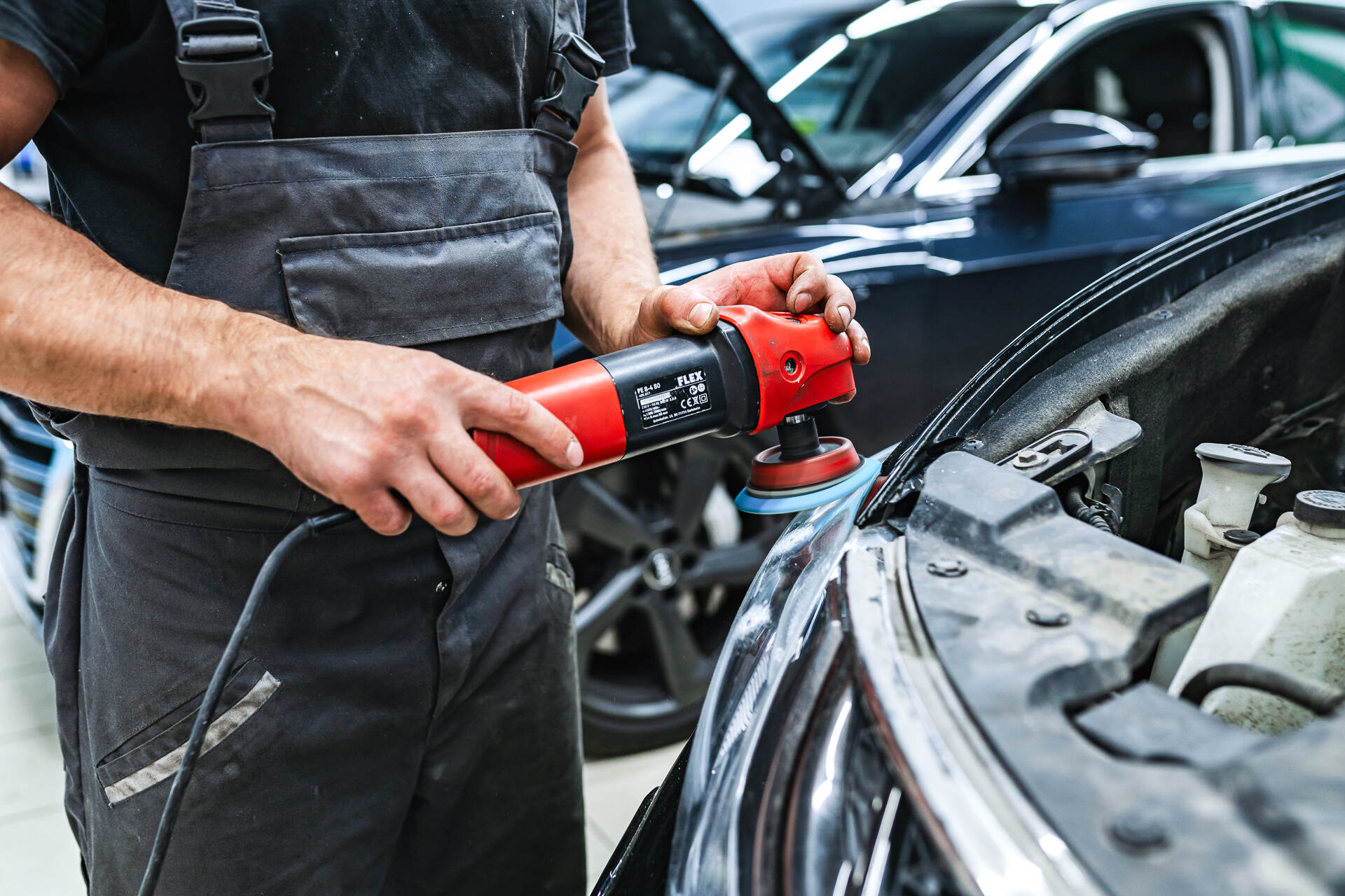 Регулируем свет и полируем стекла фар.