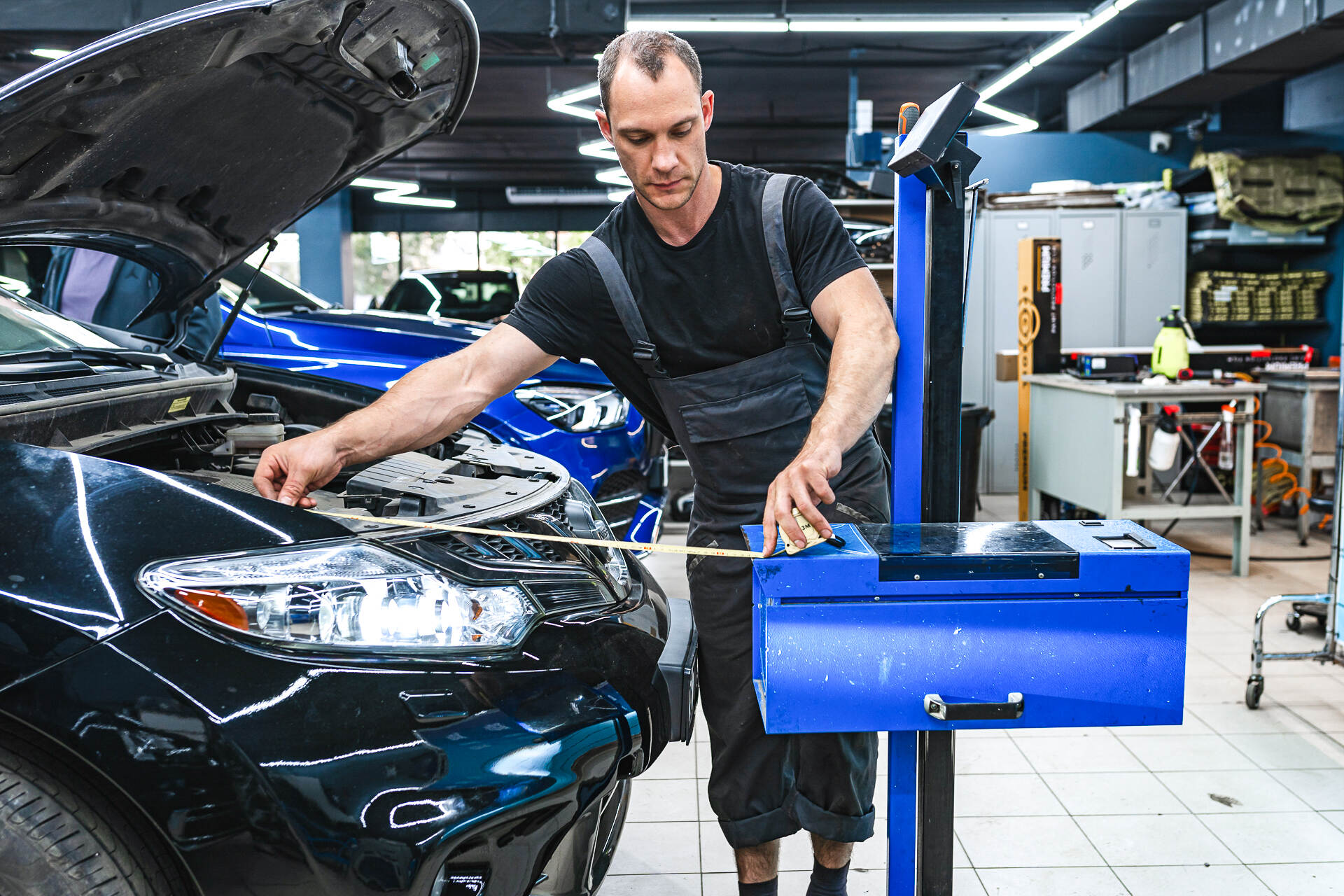 Регулируем свет и полируем стекла фар.