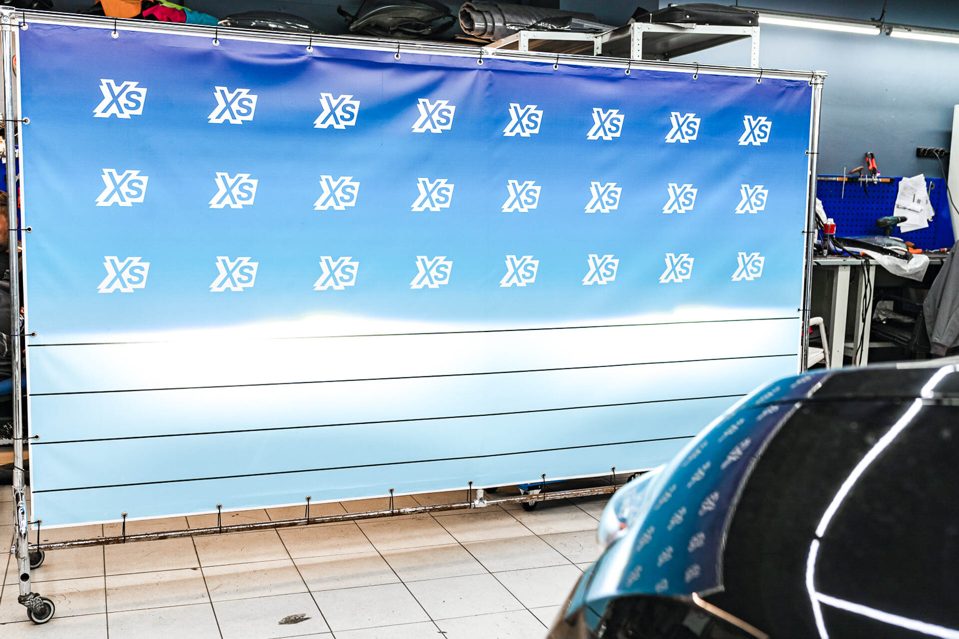 Итоговая светотеневая граница, свет фар и вид авто после работы.