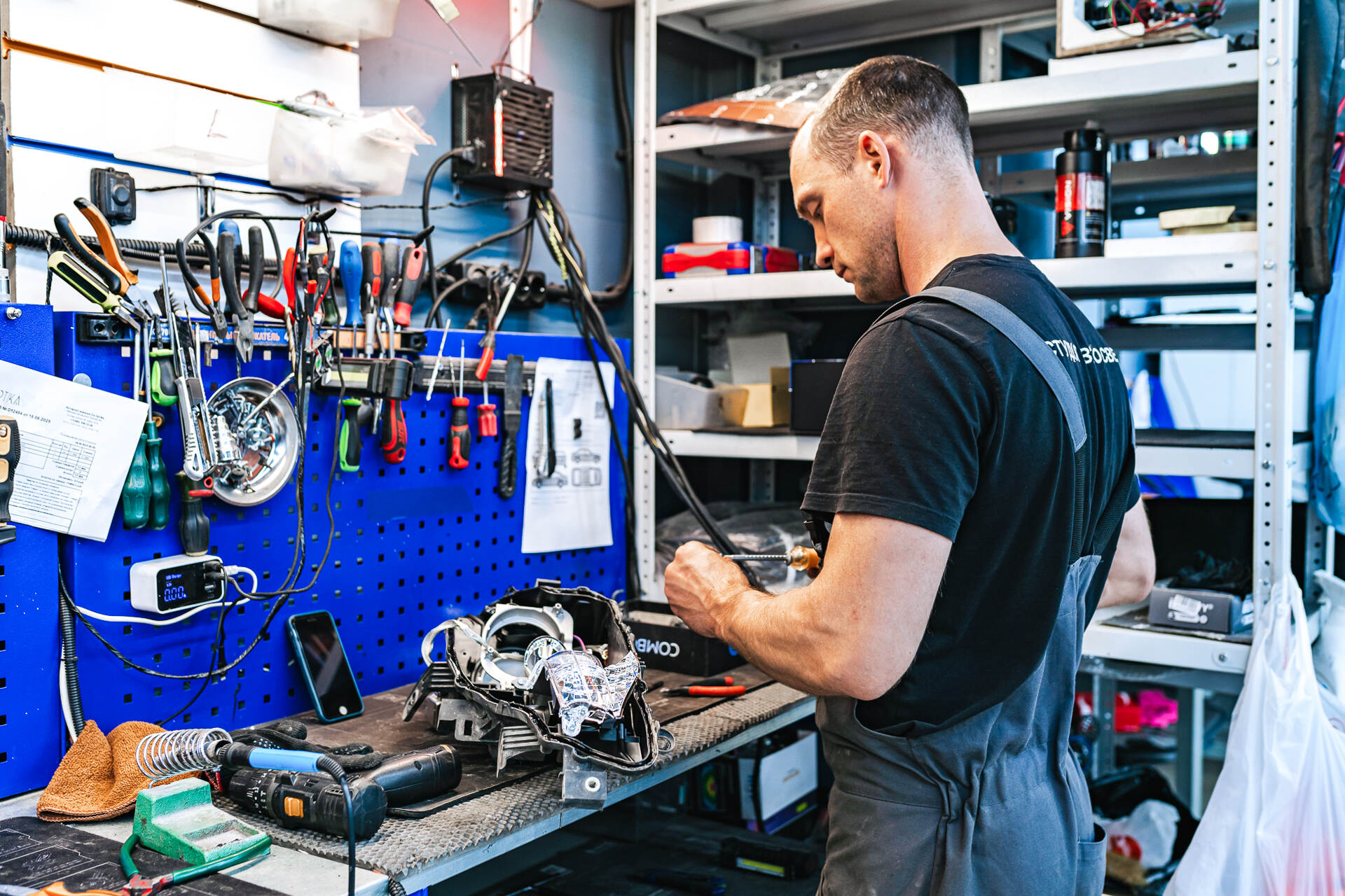 Демонтаж и разбор фар.