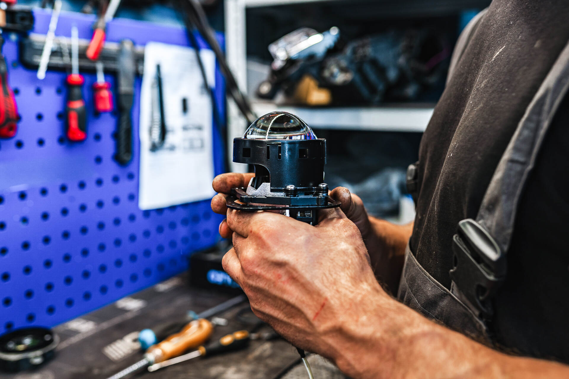 Установка новых линз в фары.