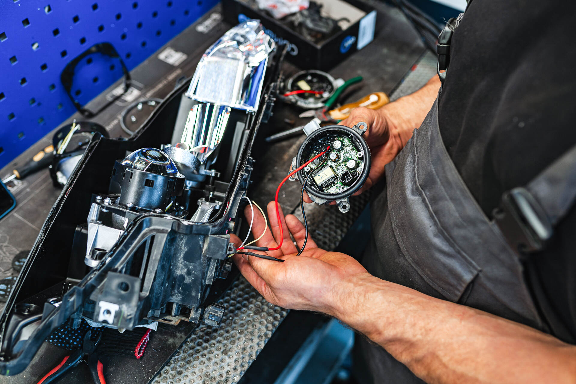 Установка новых линз в фары.