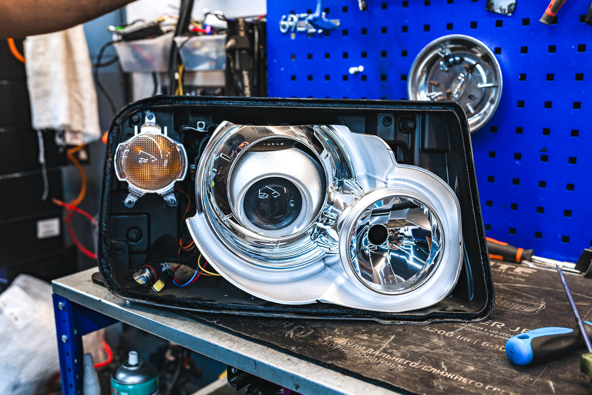 Разбираем фары.