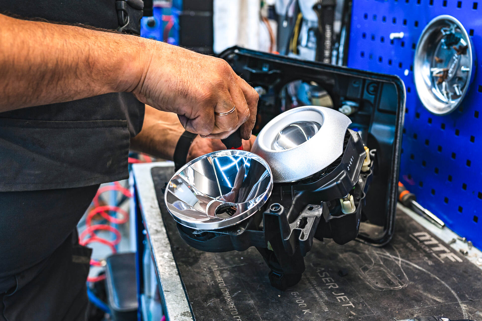 Разбираем фары.