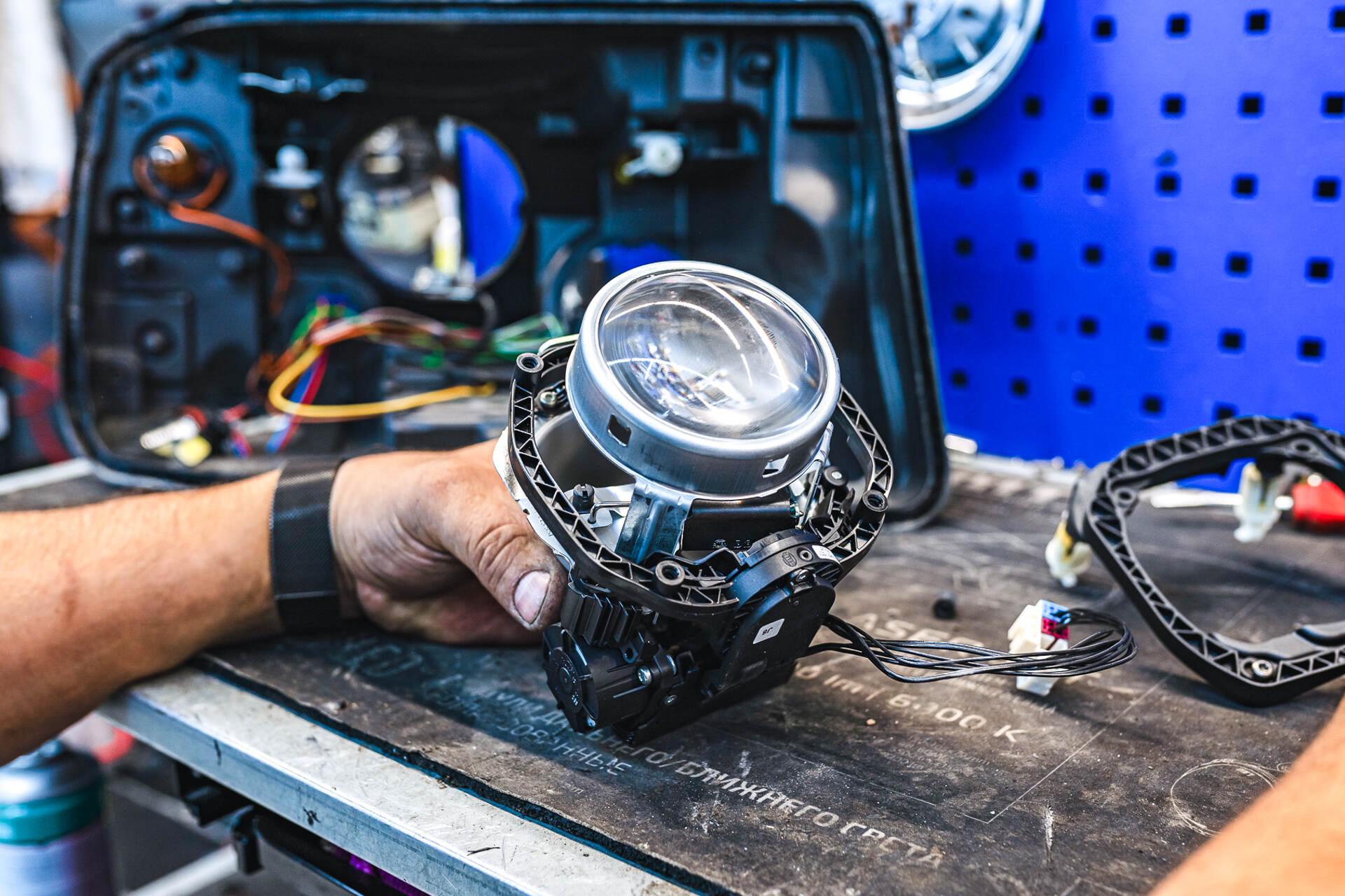 Разбираем фары.