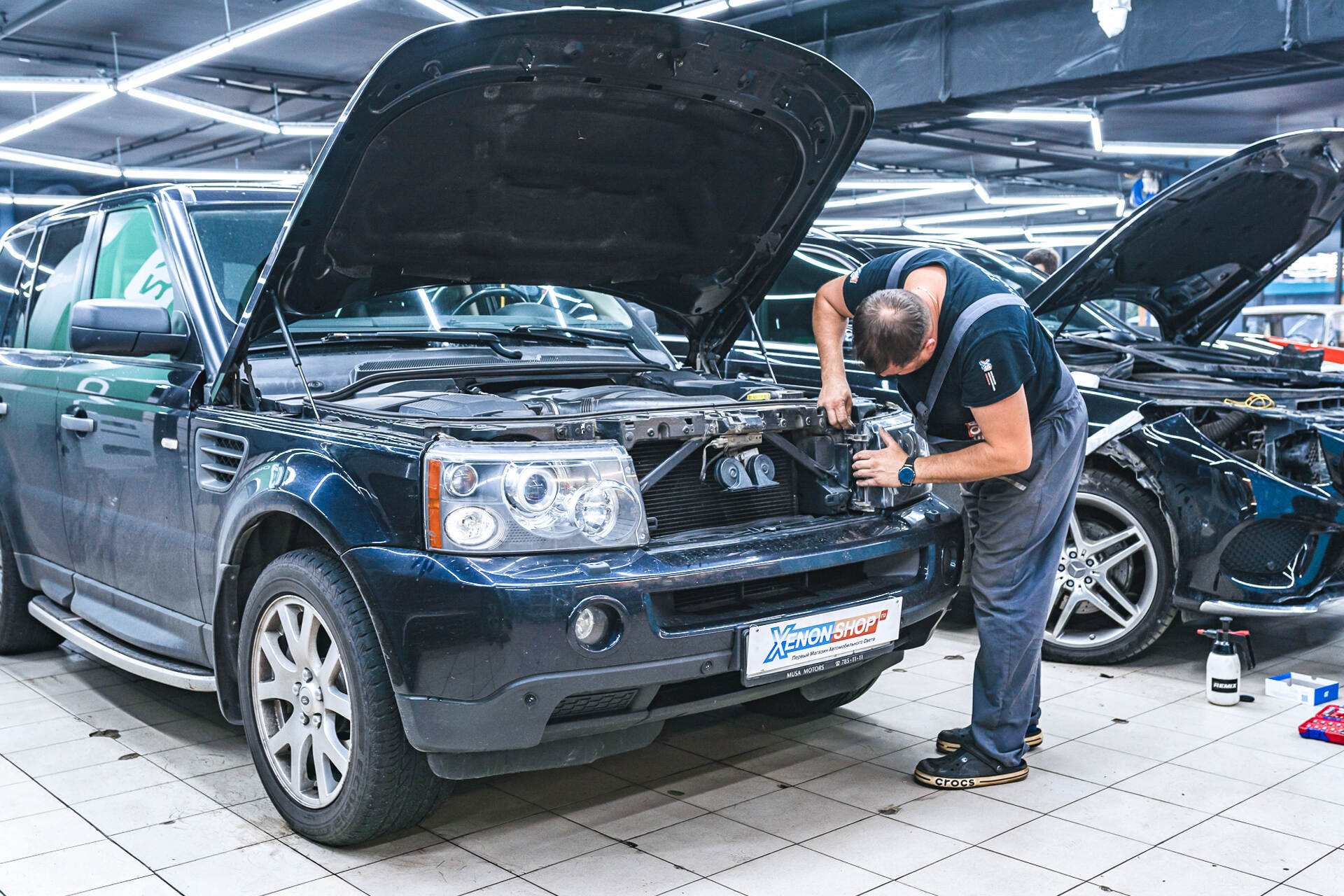 Регулируем свет и полируем стекла фар.