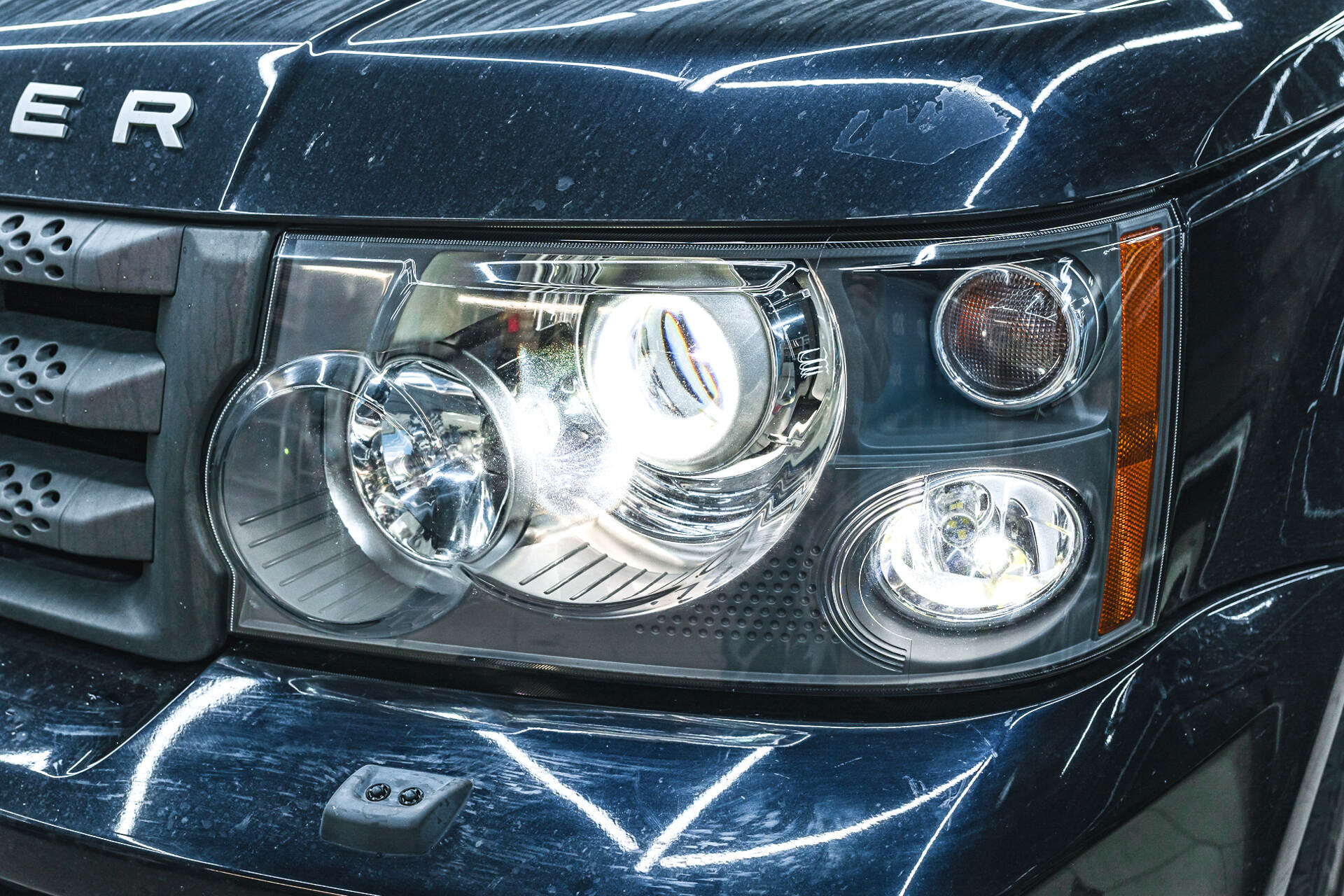 Итоговая светотеневая граница, свет фар и вид авто с новыми линзами.