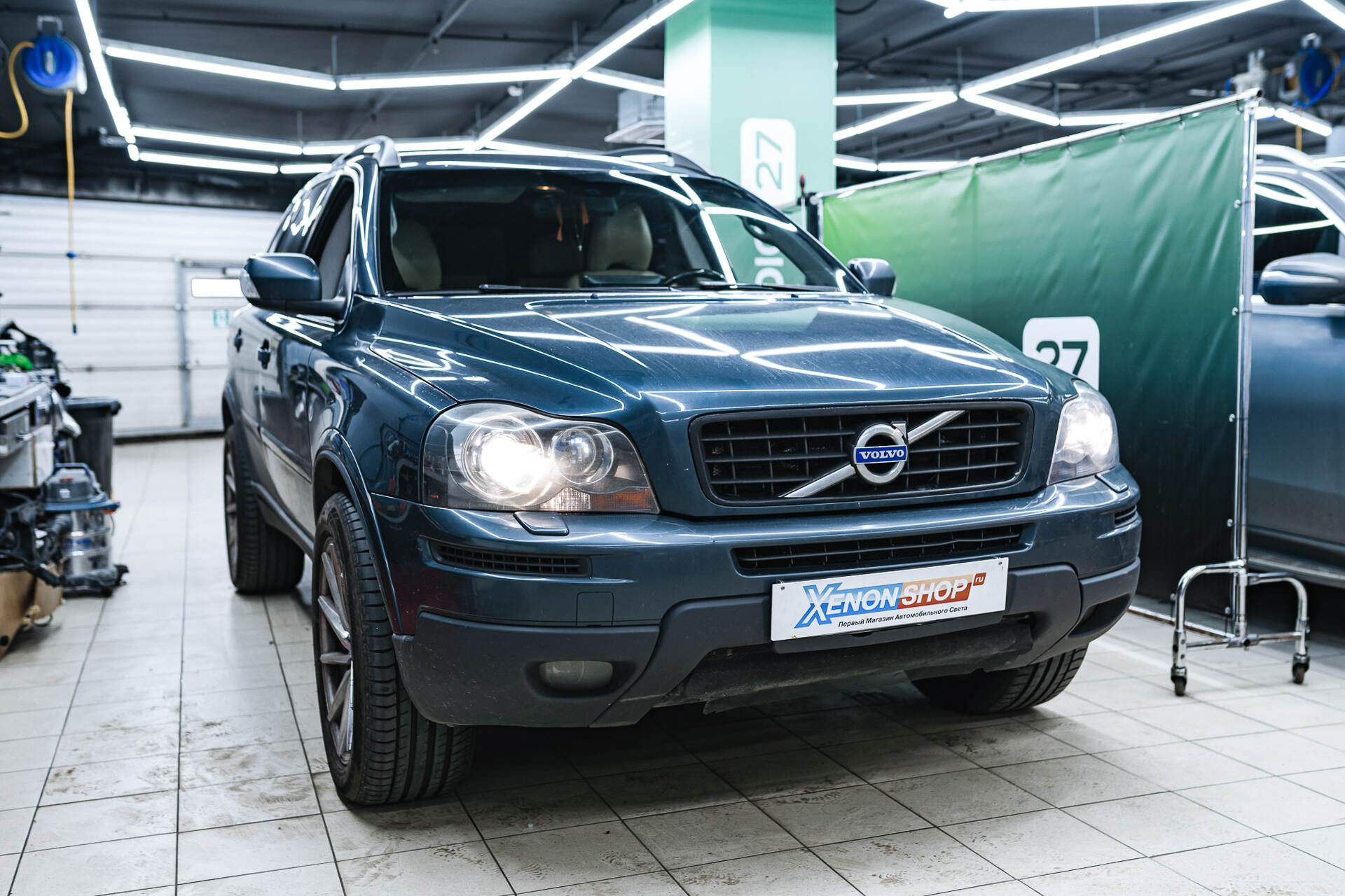 Исходный свет фар и вид автомобиля в момент обращения.