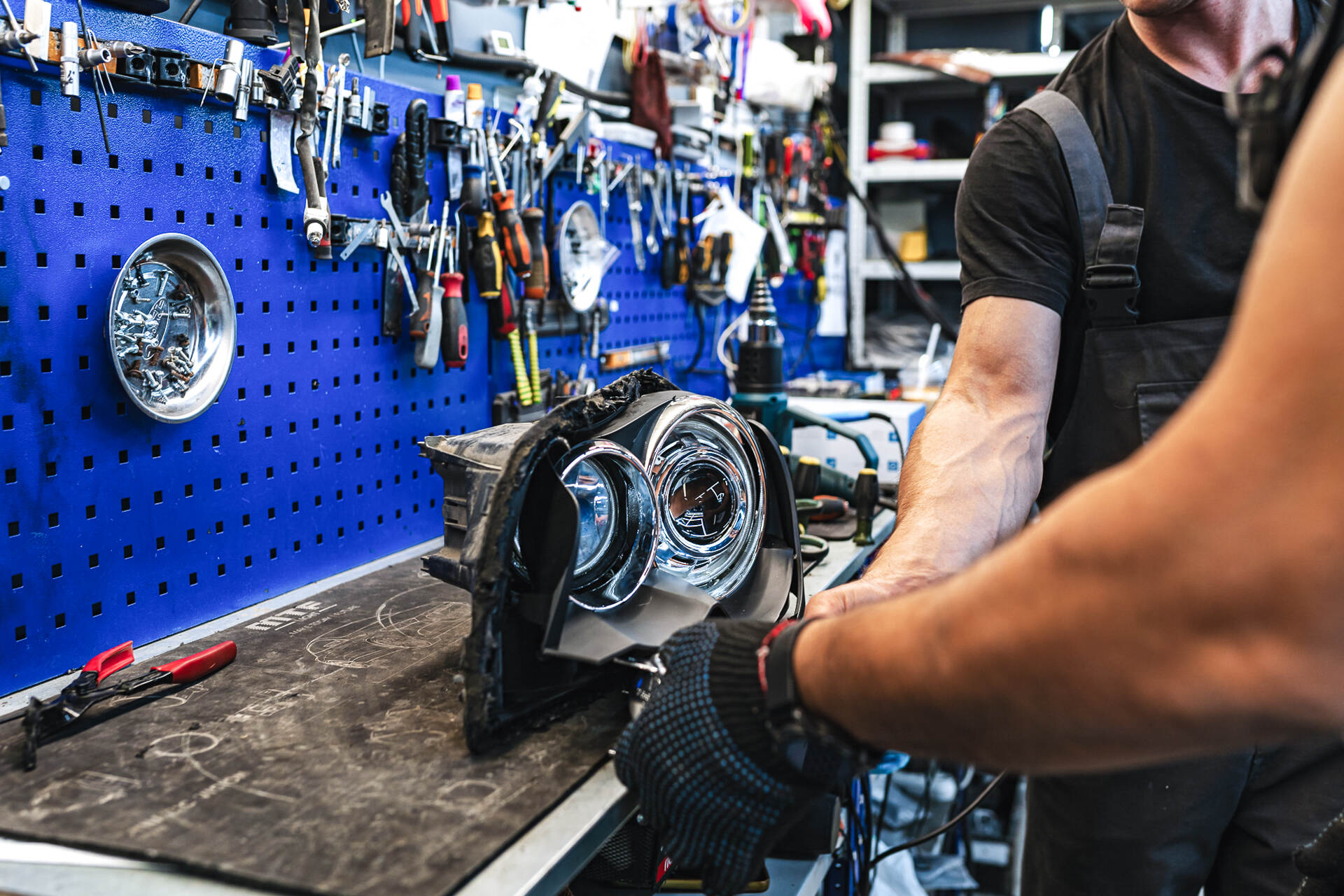 Разбираем фары.