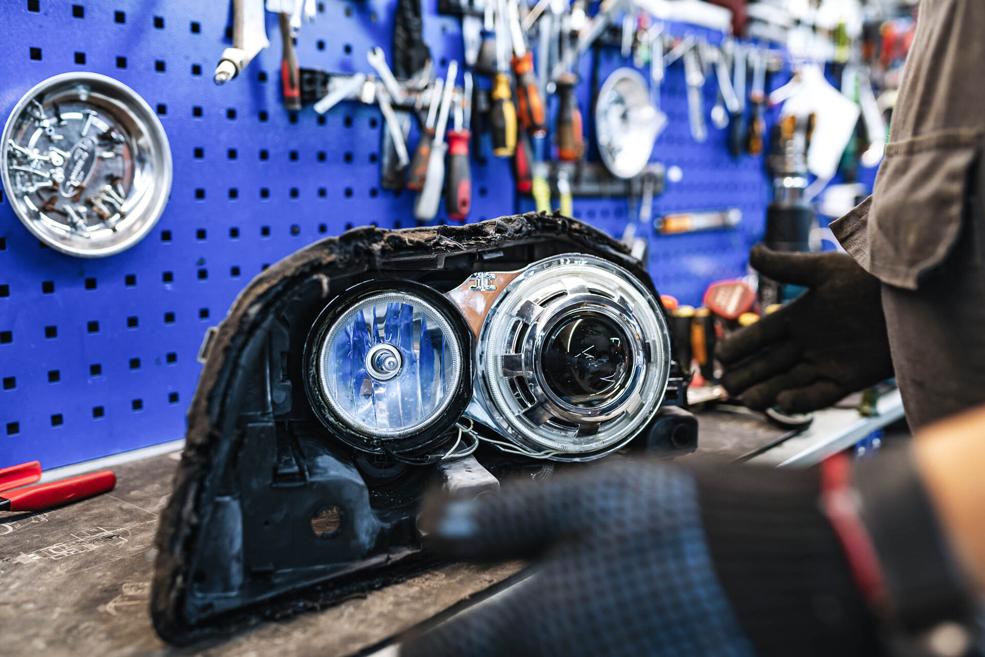 Разбираем фары.