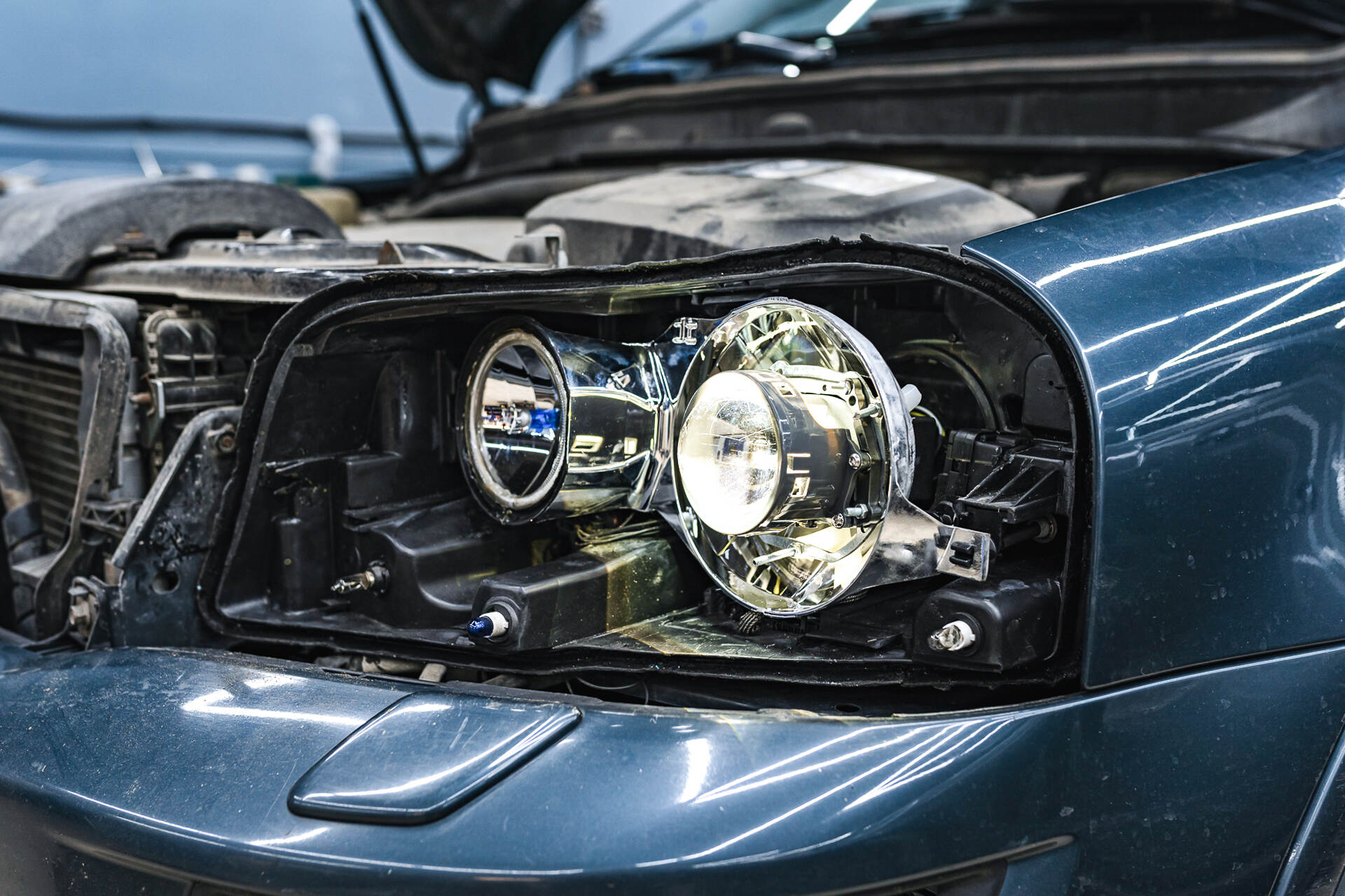 Установка новых линз в фары.