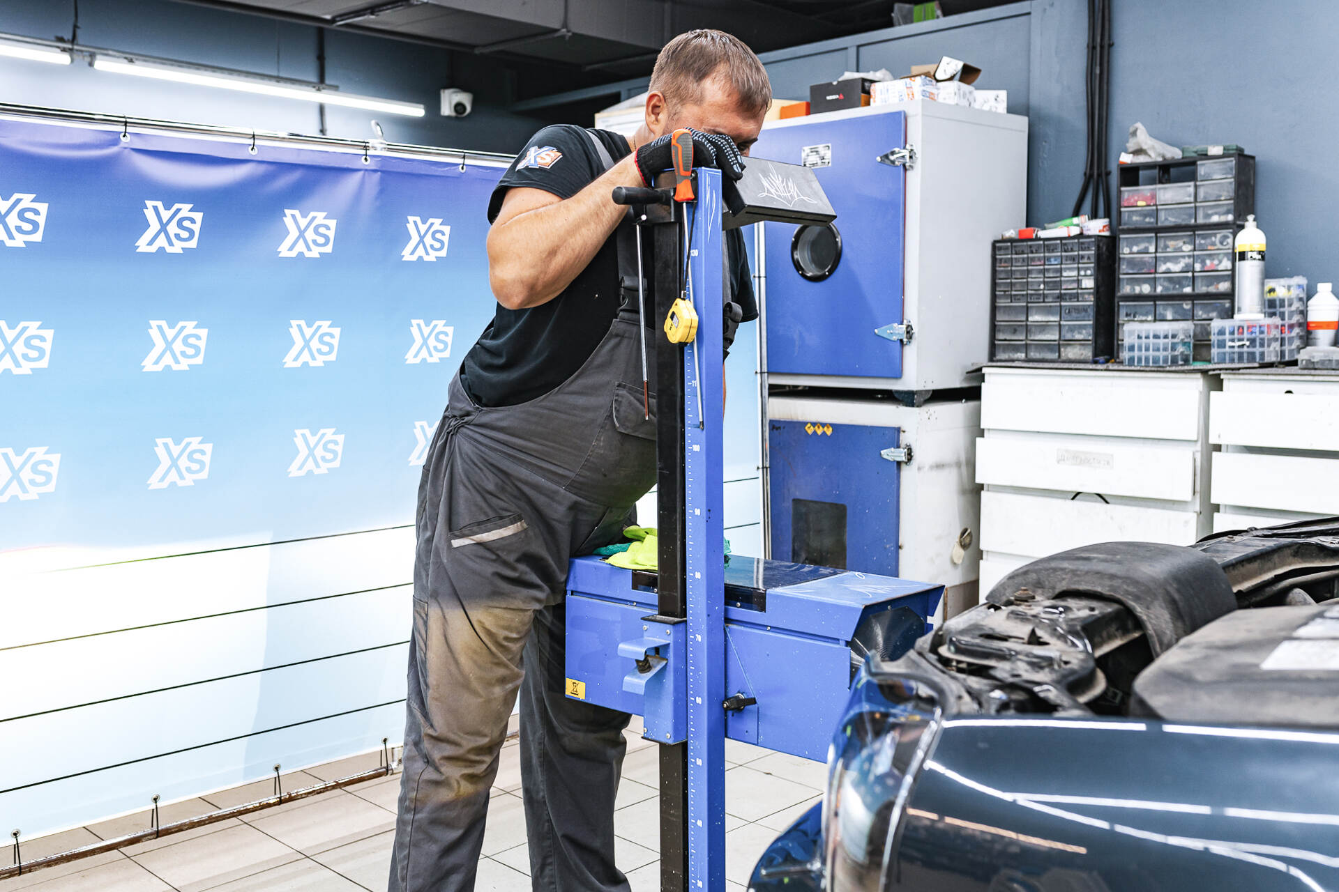 Бронируем фары плёнкой и регулируем световой поток фар.