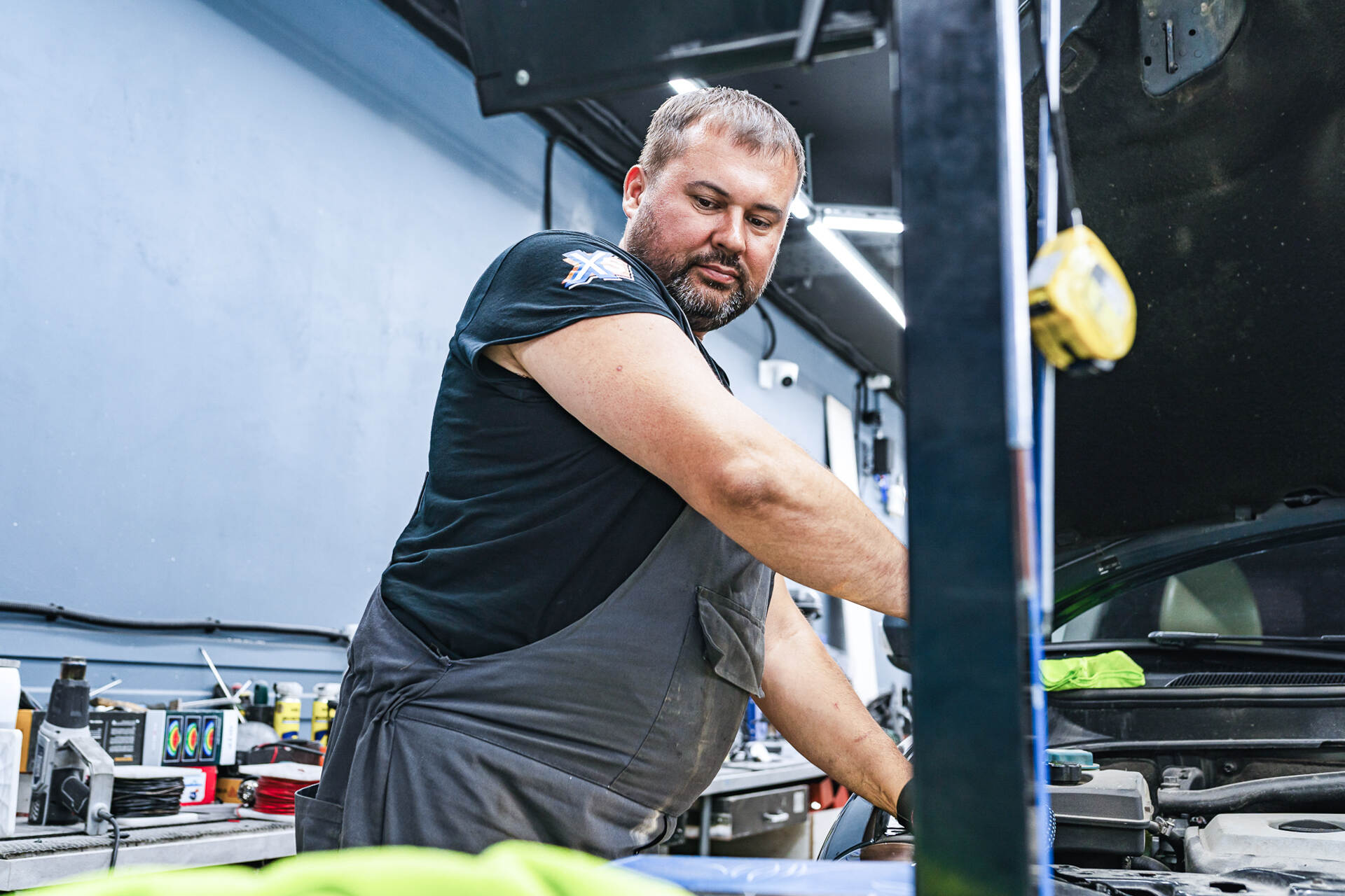 Бронируем фары плёнкой и регулируем световой поток фар.