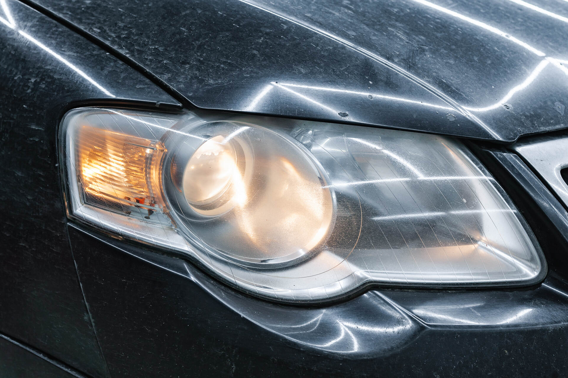 Исходный свет фар и вид авто в момент обращения.