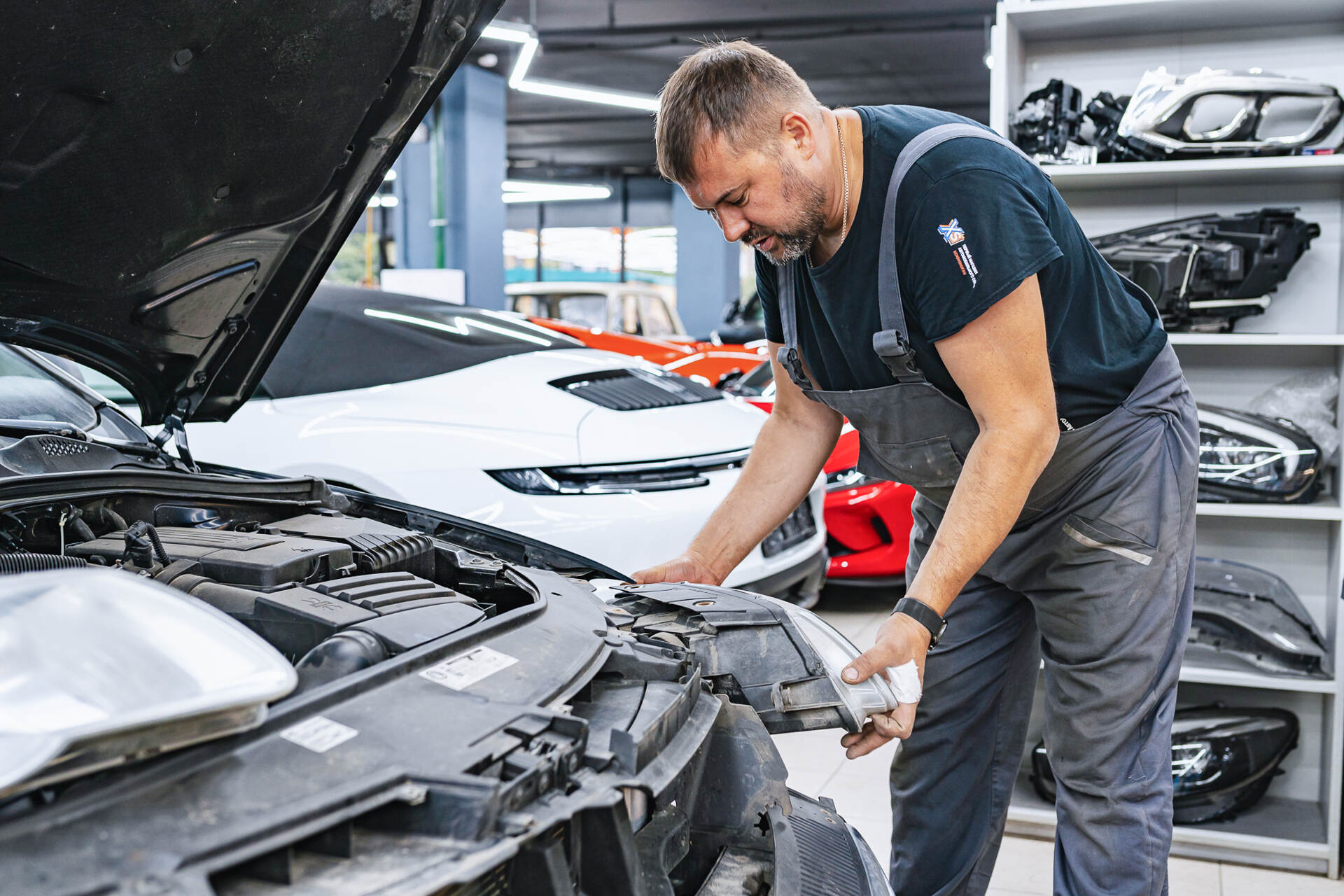 Демонтируем и разбираем фары.