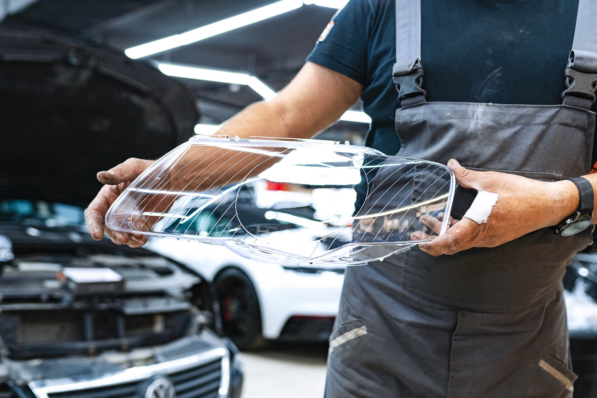 Герметизируем фары новыми стёклами.