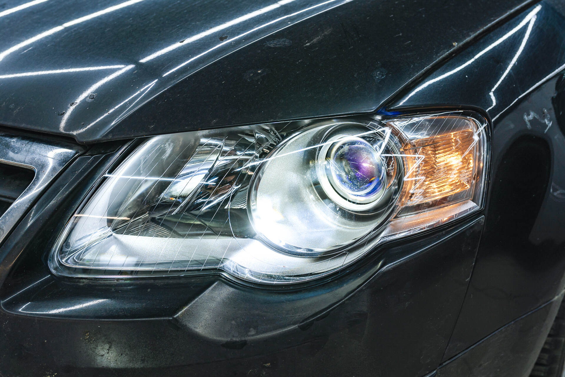 Итоговая светотеневая граница, свет фар и вид авто после работы.