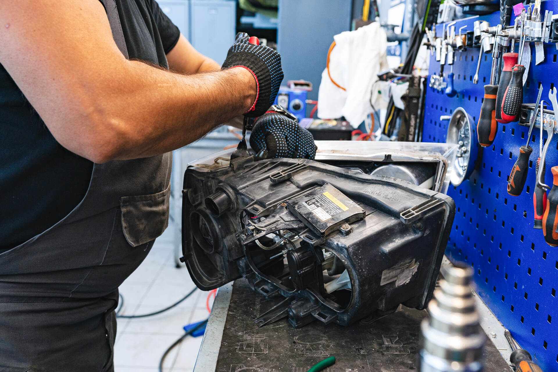 Разбираем фары.