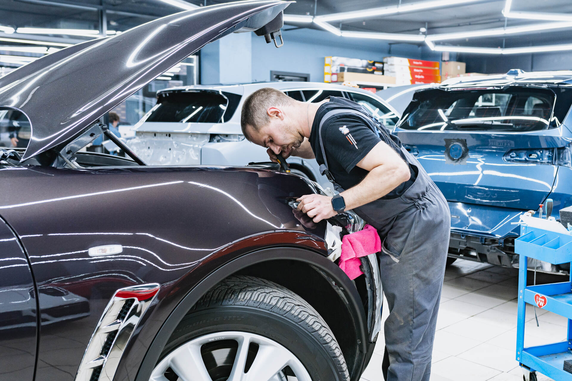 Герметизируем фару и собираем автомобиль.