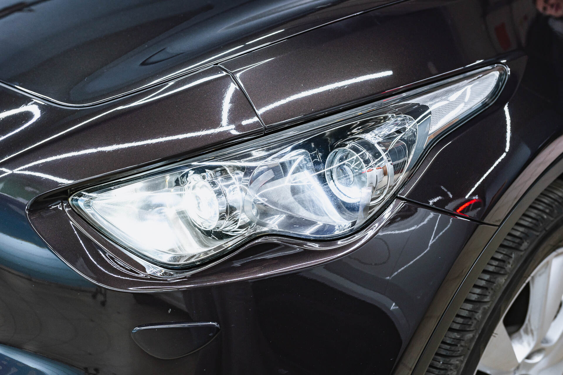 Итоговая светотеневая граница, свет и вид фар, а также авто после работы.