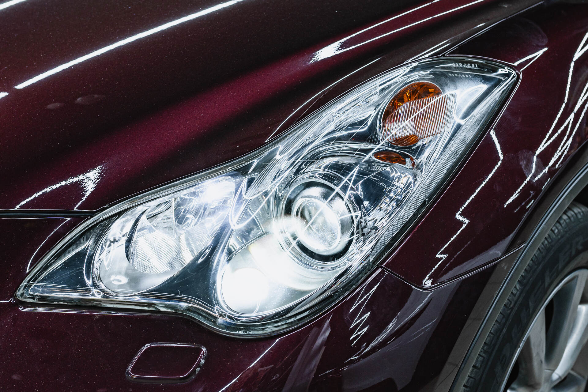 Итоговая светотеневая граница, свет фар с новыми линзами и вид авто после работы.