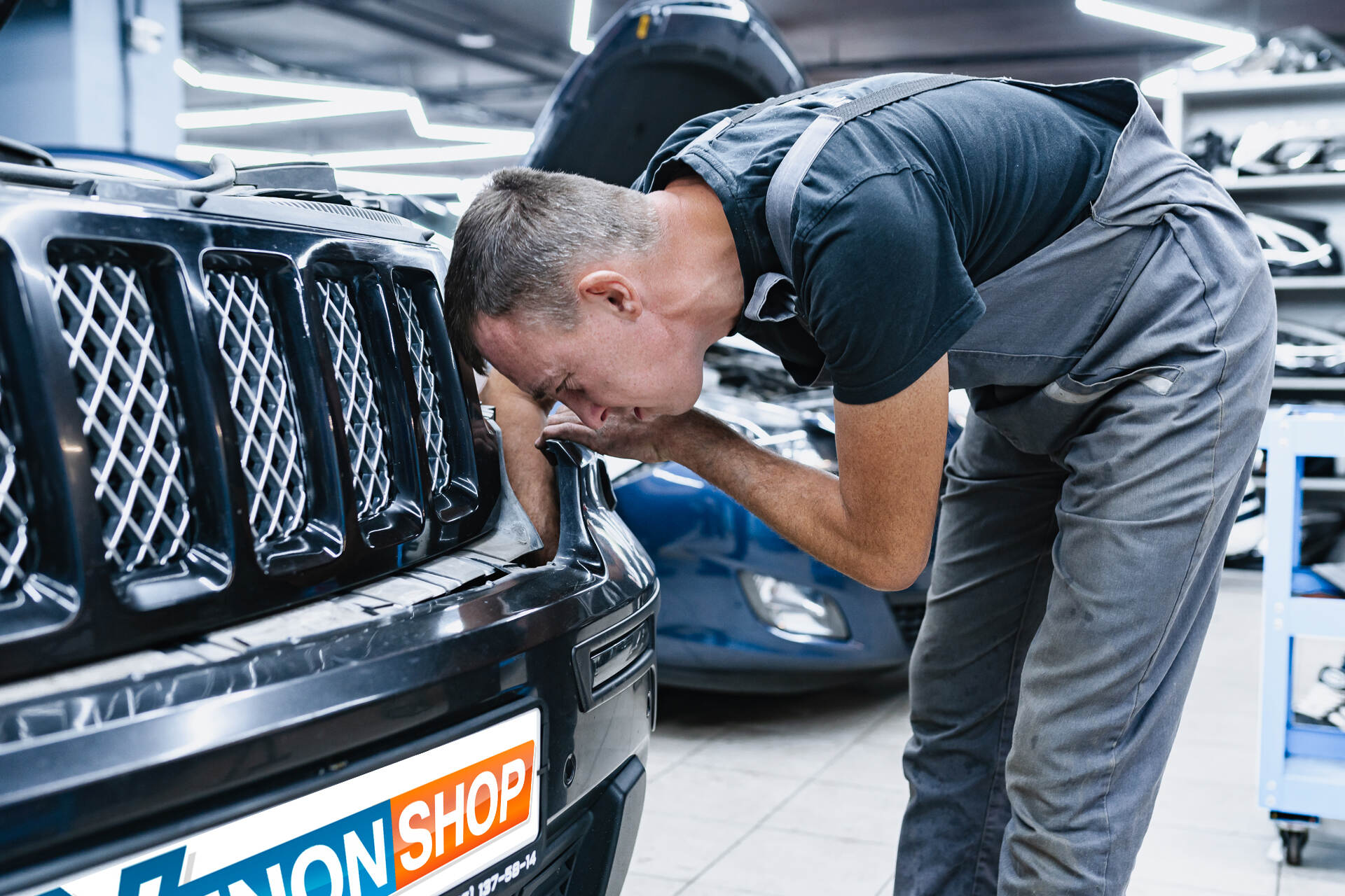 Демонтируем и разбираем фары.