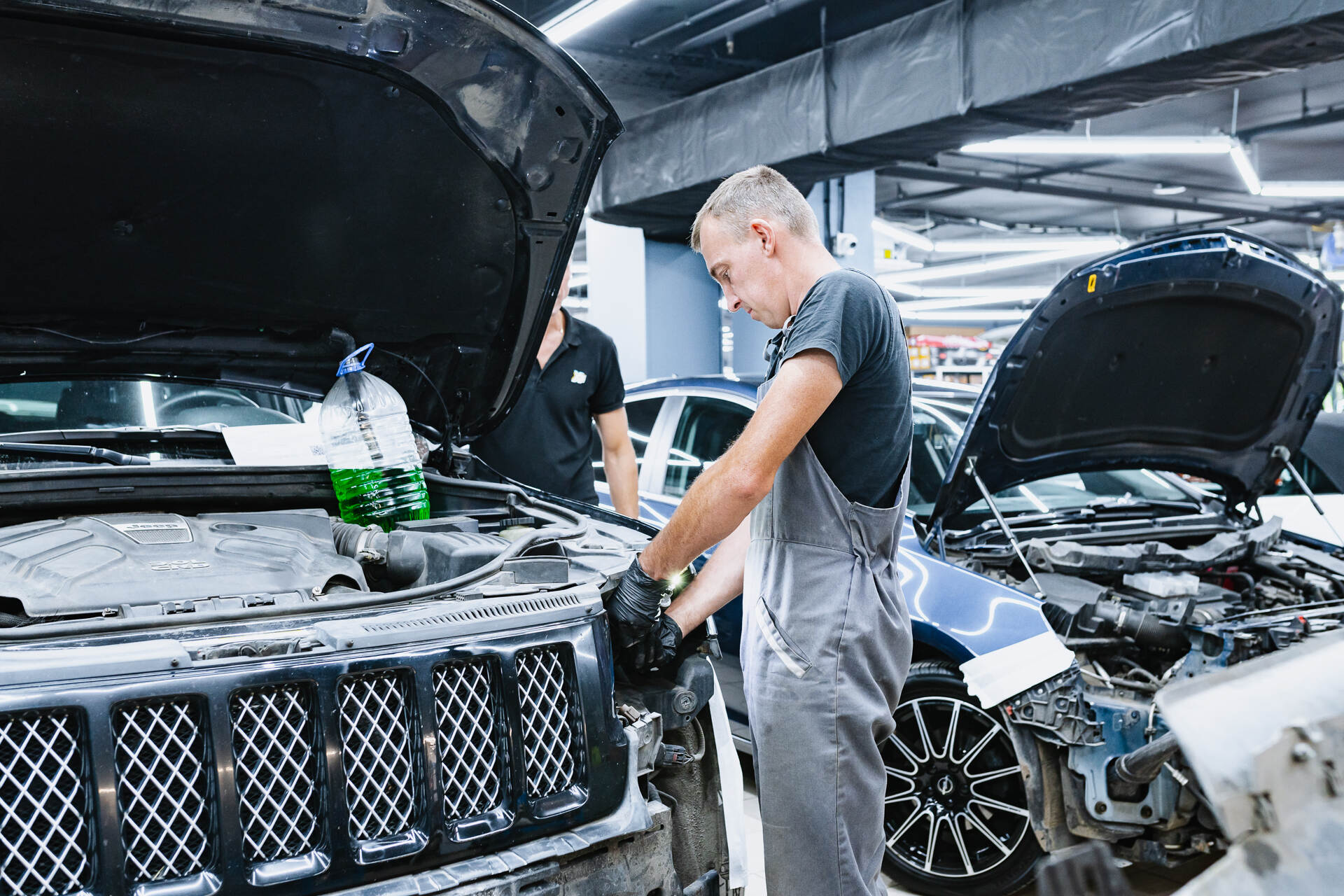 Работаем с электрикой фар для установки новых линз.