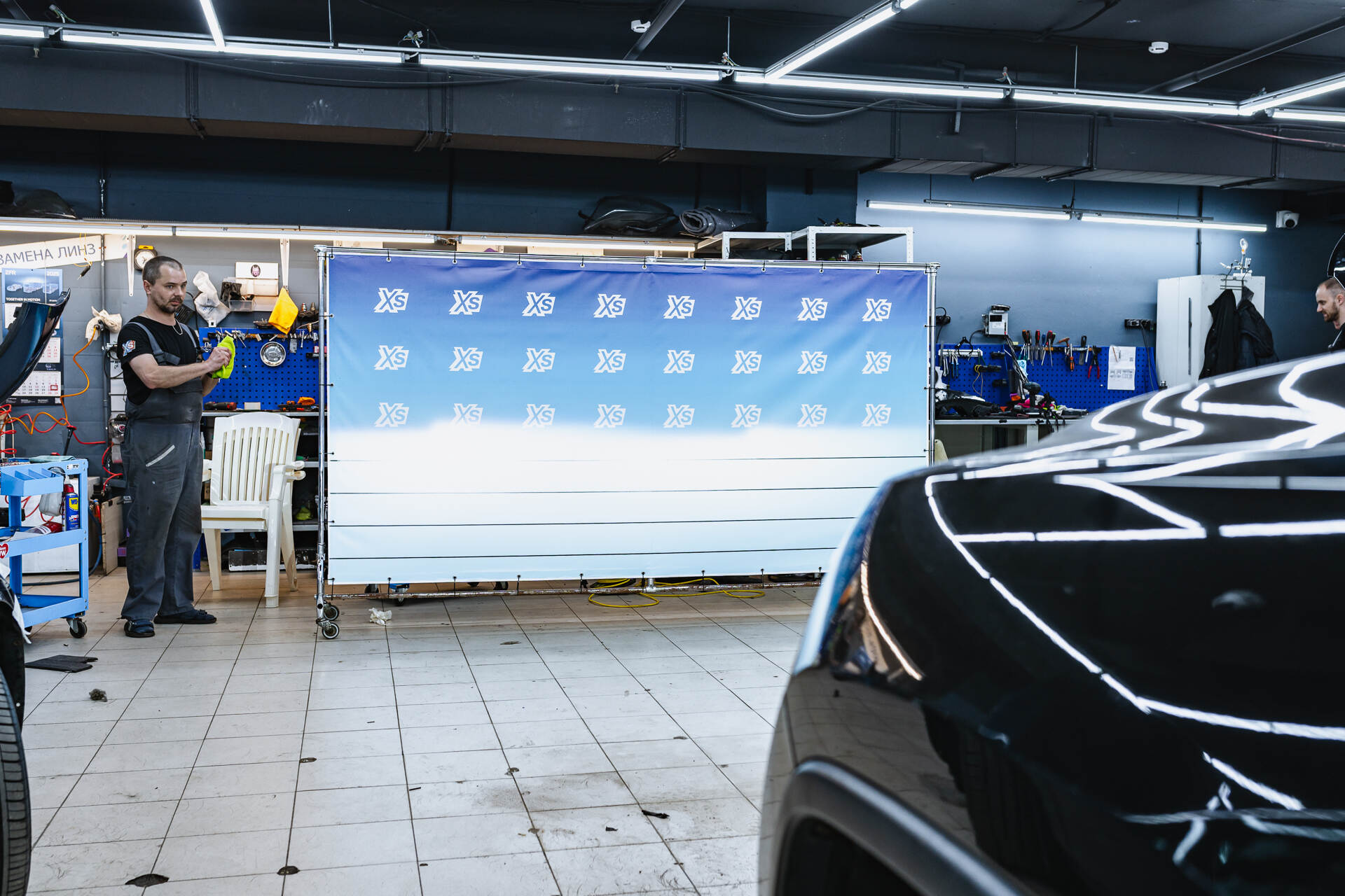 Итоговая светотеневая граница, свет фар и вид авто после работы.