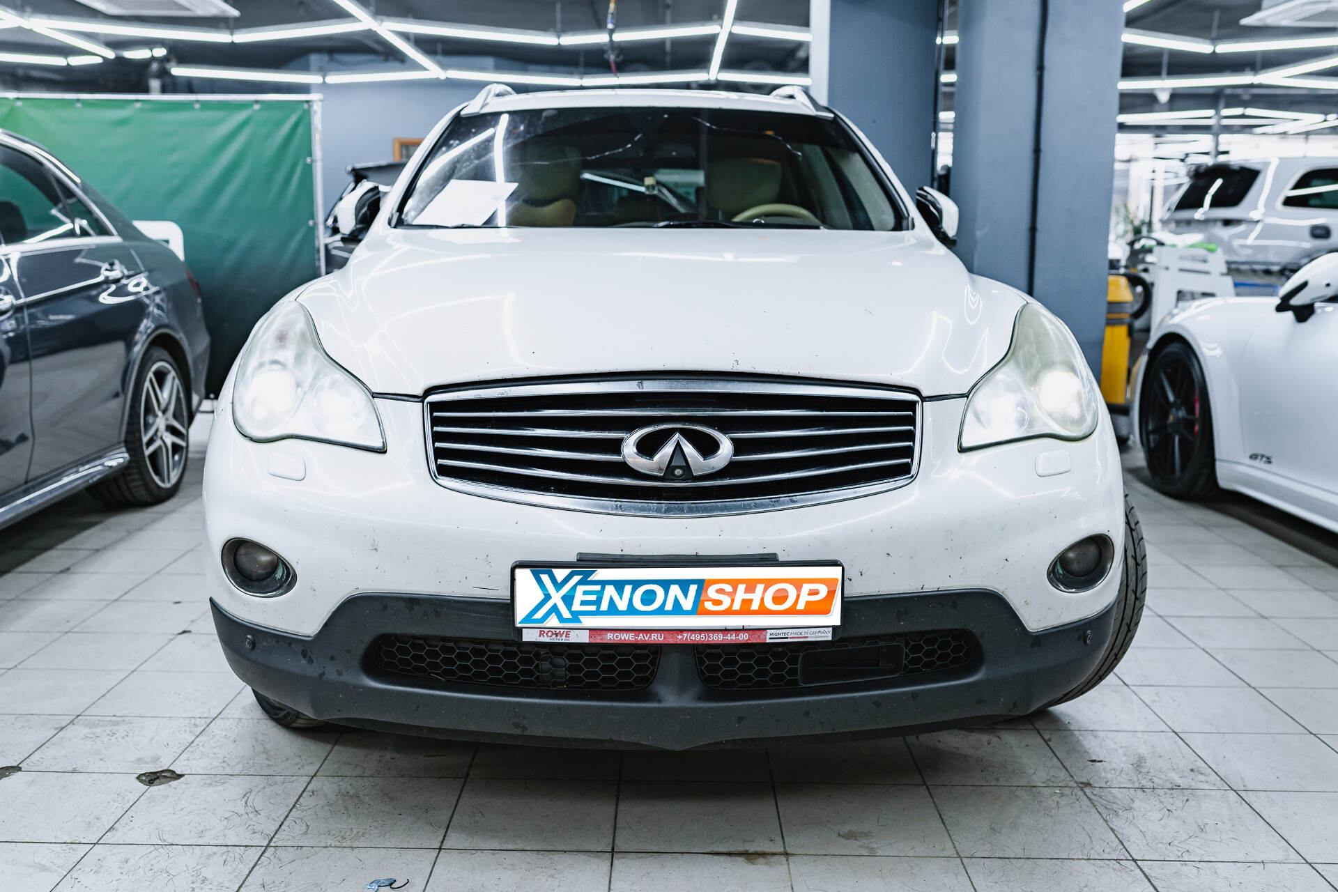 Исходный свет фар и вид автомобиля в момент обращения.