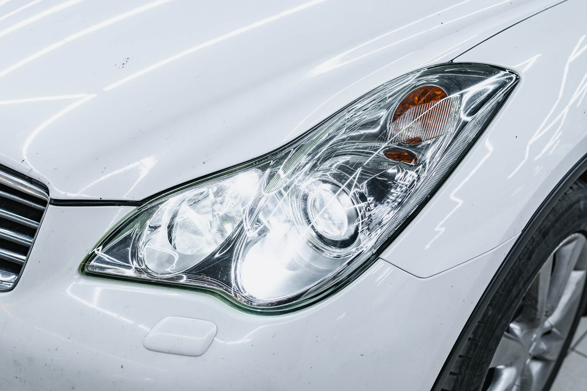 Итоговая светотеневая граница, свет фар с новыми линзами и вид авто после работы.