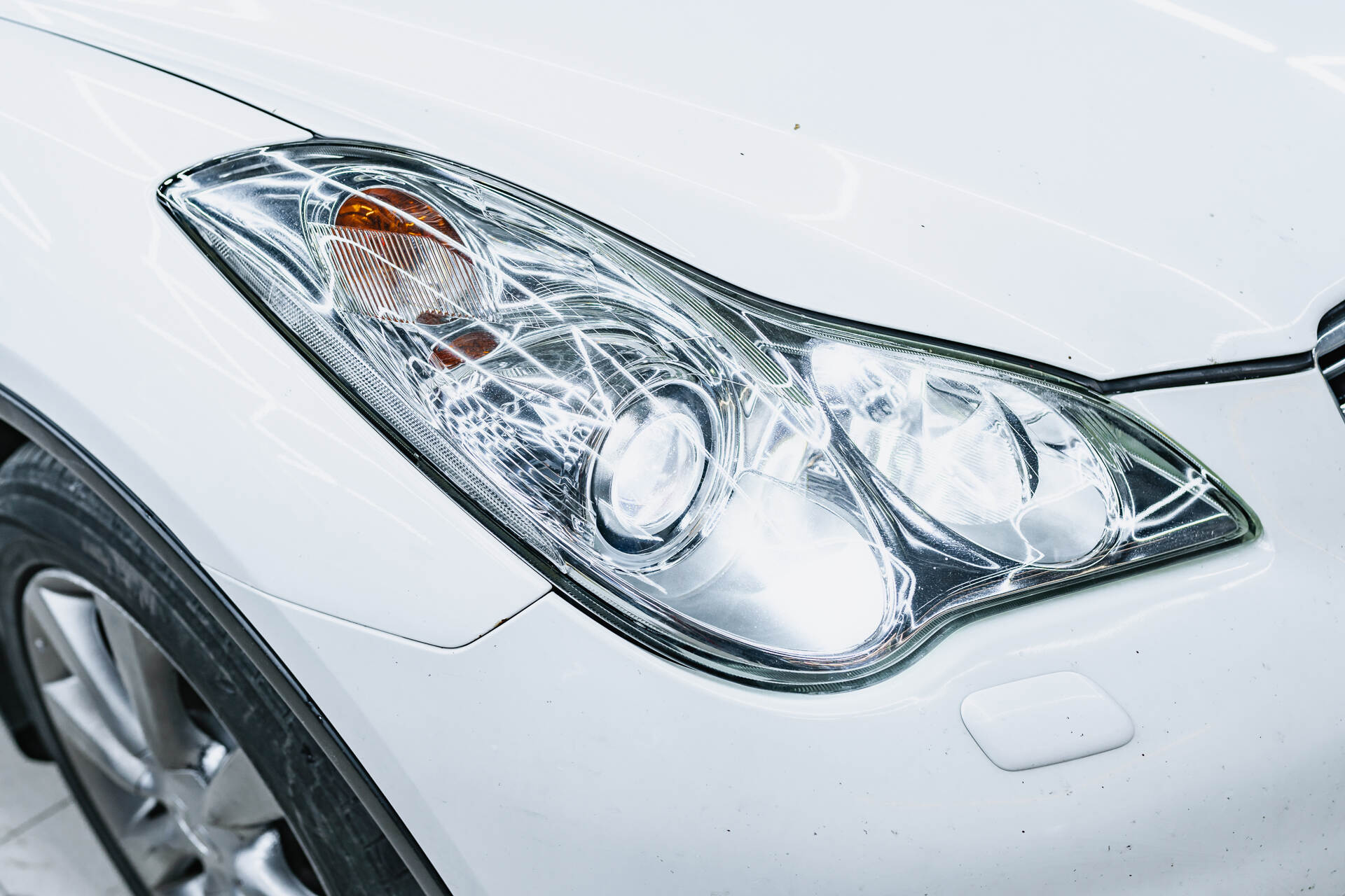 Итоговая светотеневая граница, свет фар с новыми линзами и вид авто после работы.