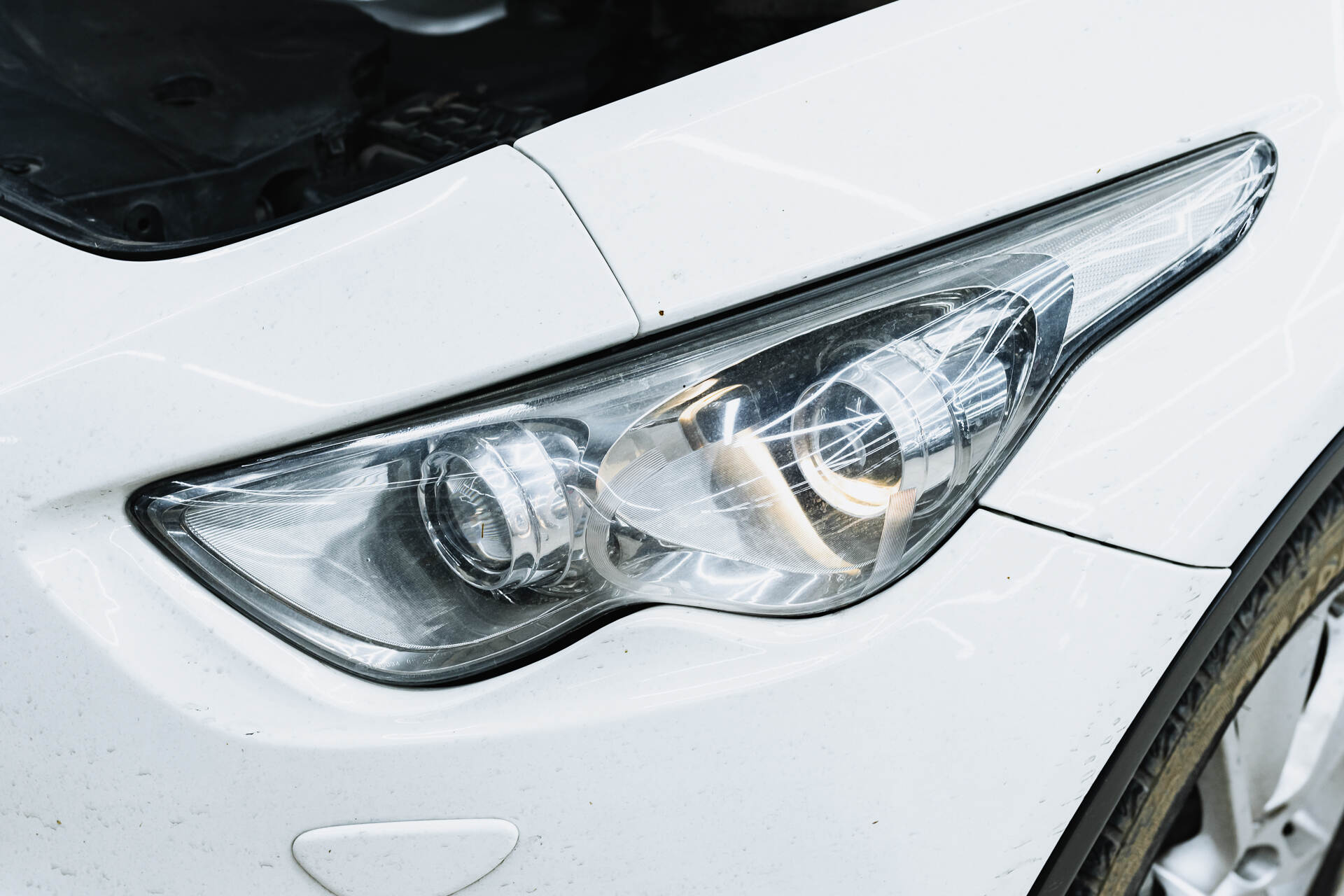 Исходный свет фар до замены линз.