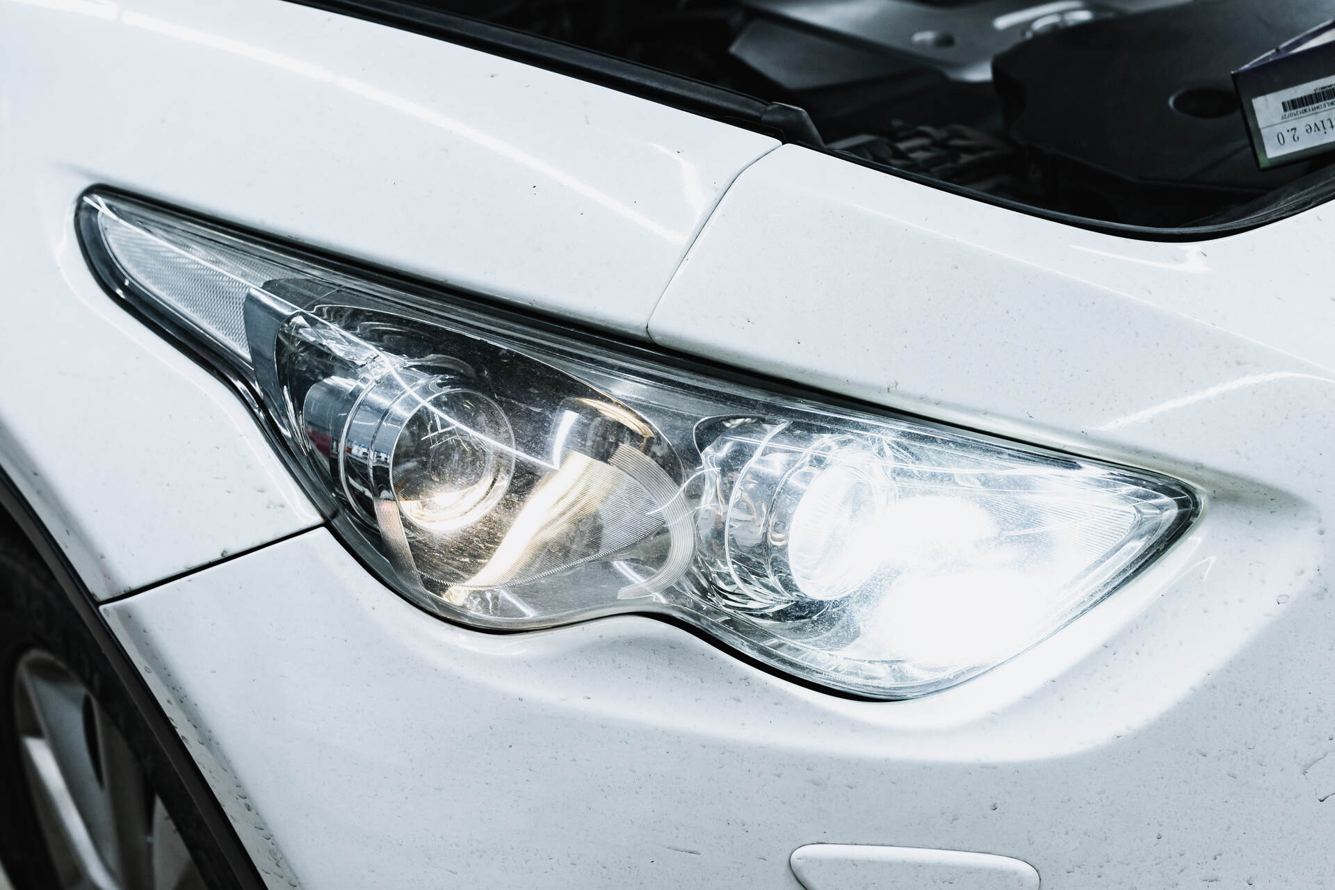 Исходный свет фар до замены линз.