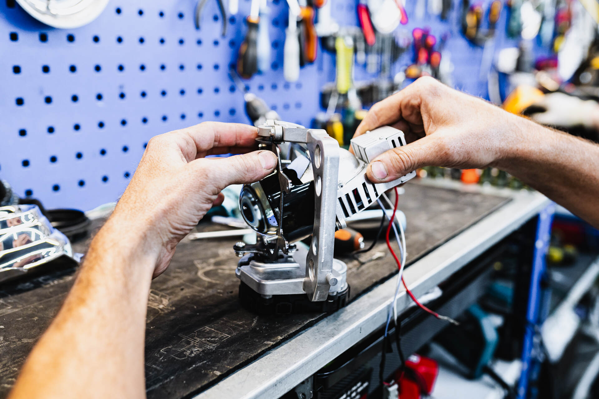 Установка новых светодиодных линз в фары.