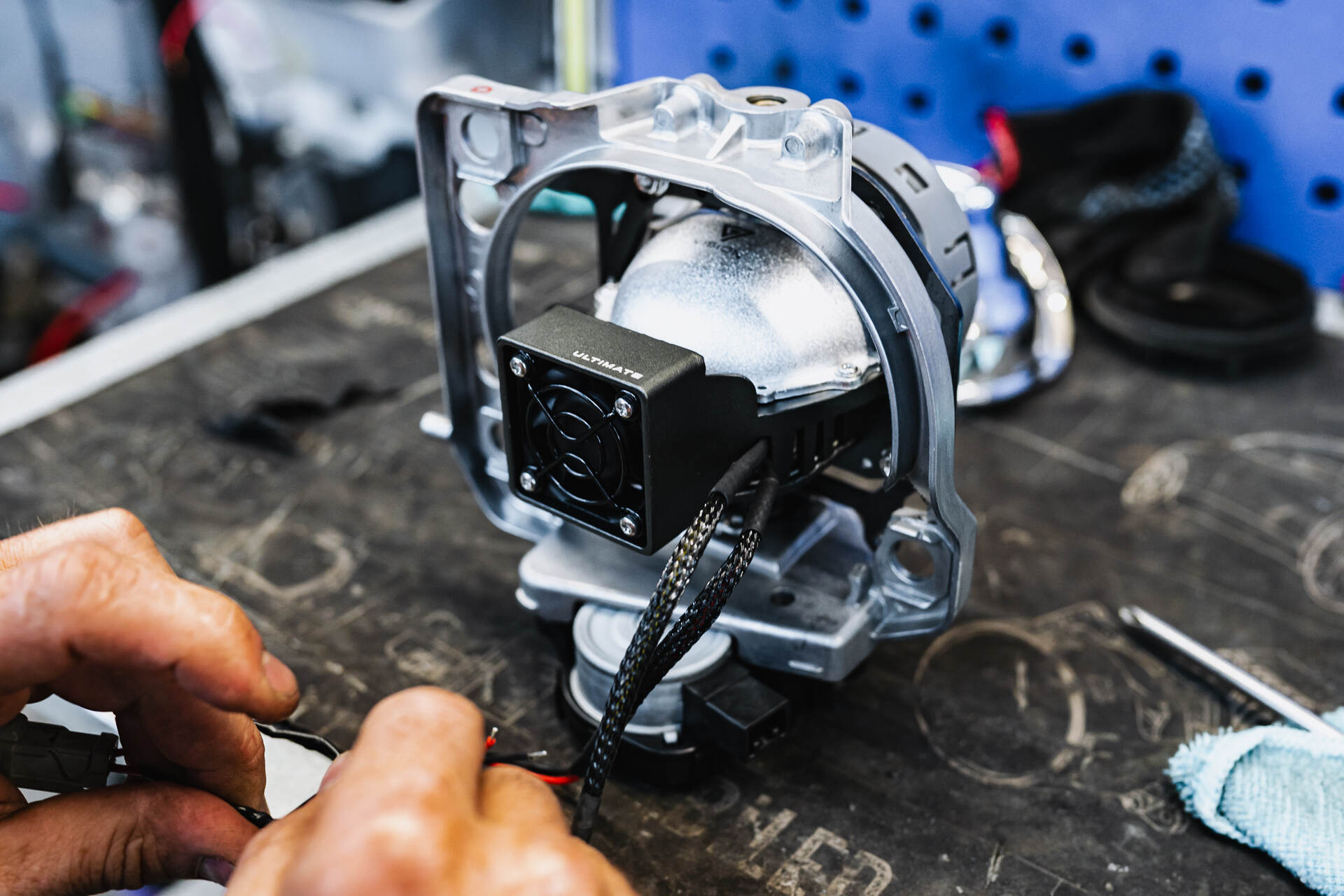 Установка новых светодиодных линз в фары.