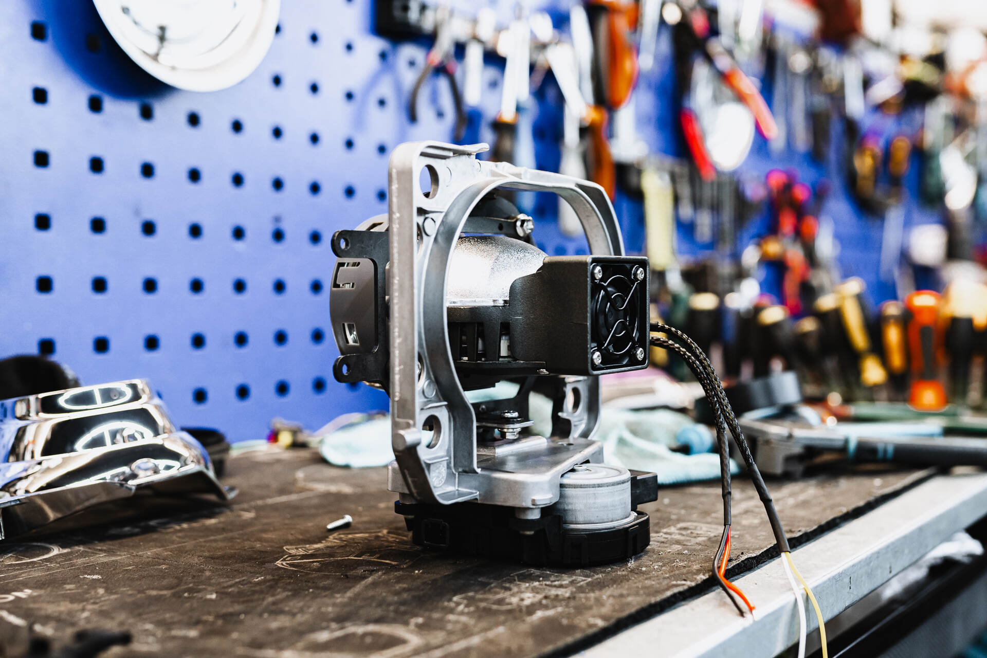 Установка новых светодиодных линз в фары.