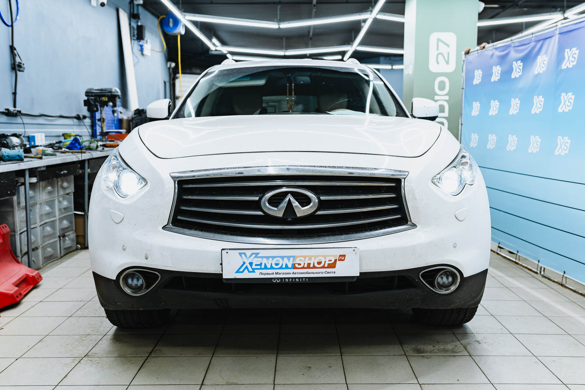 Итоговая светотеневая граница, свет фар и вид автомобиля после работы.