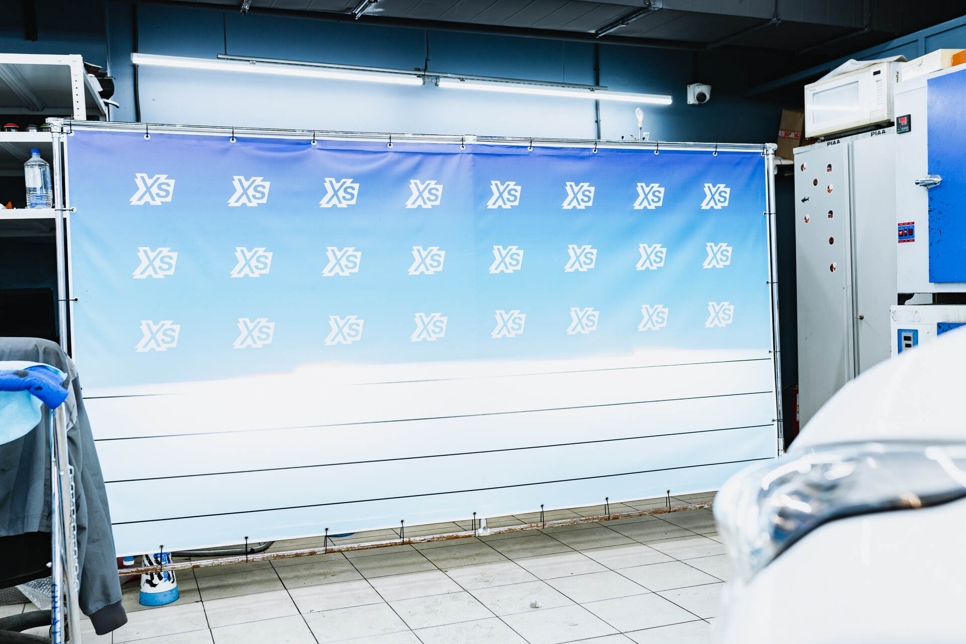 Итоговая светотеневая граница, свет фар и вид автомобиля после работы.