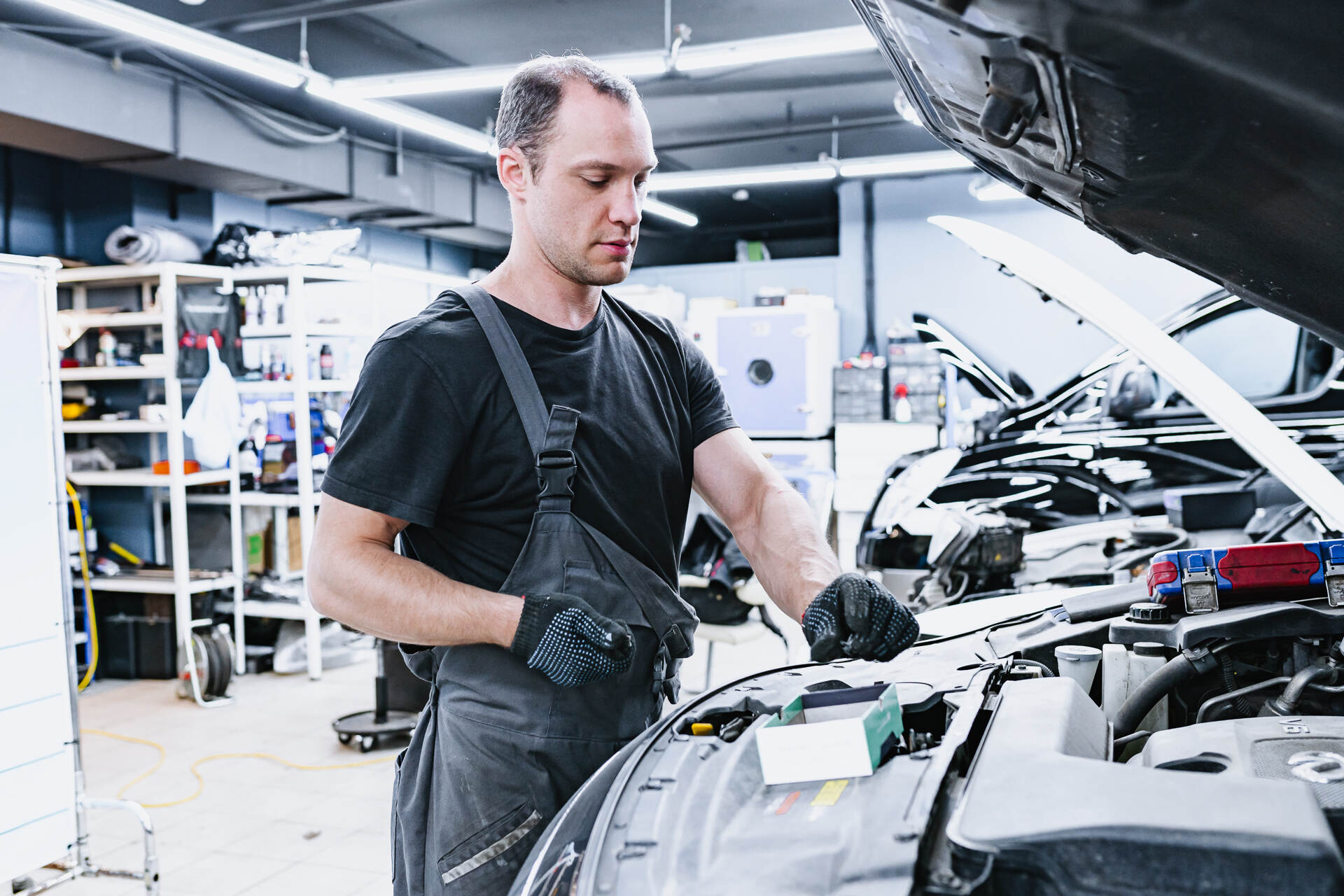 Демонтаж фары с автомобиля.