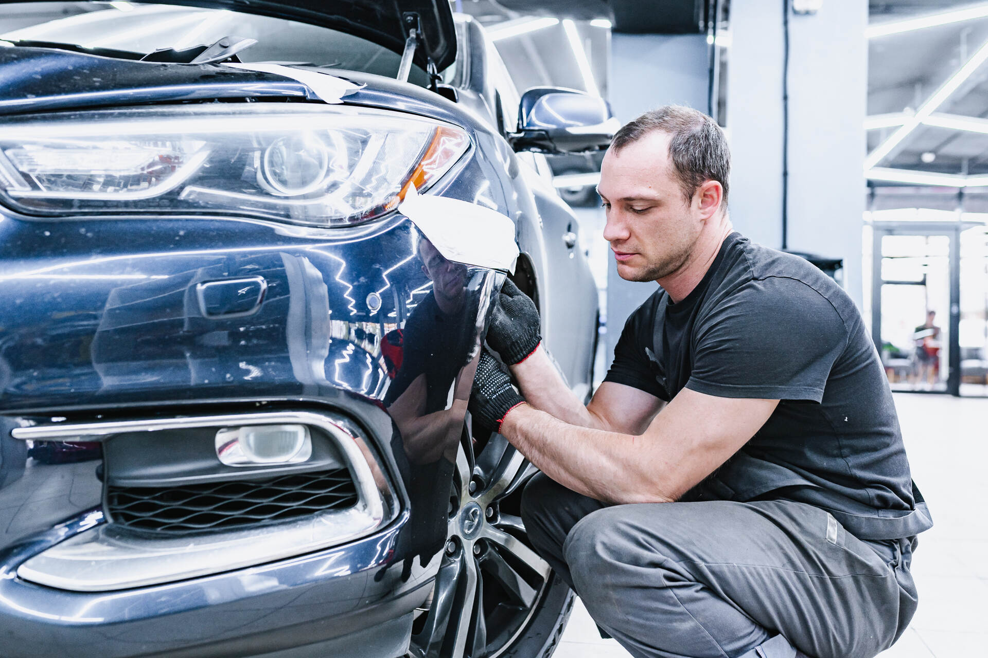 Демонтаж фары с автомобиля.