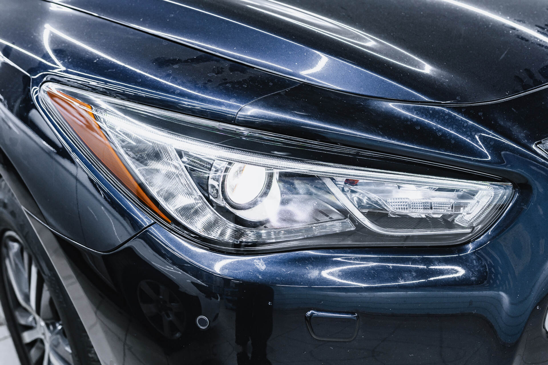 Итоговая светотеневая граница, свет и вид фар и автомобиля после работы.